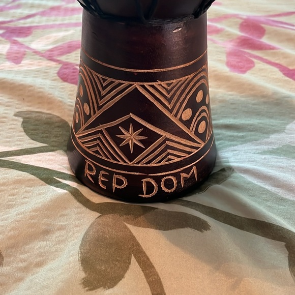 Handcrafted drum from Dominican Republic - Picture 2 of 9